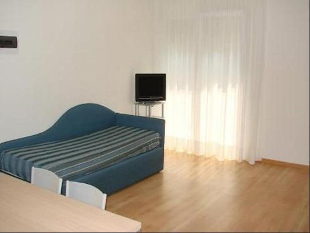Royal Aparthotel 4*