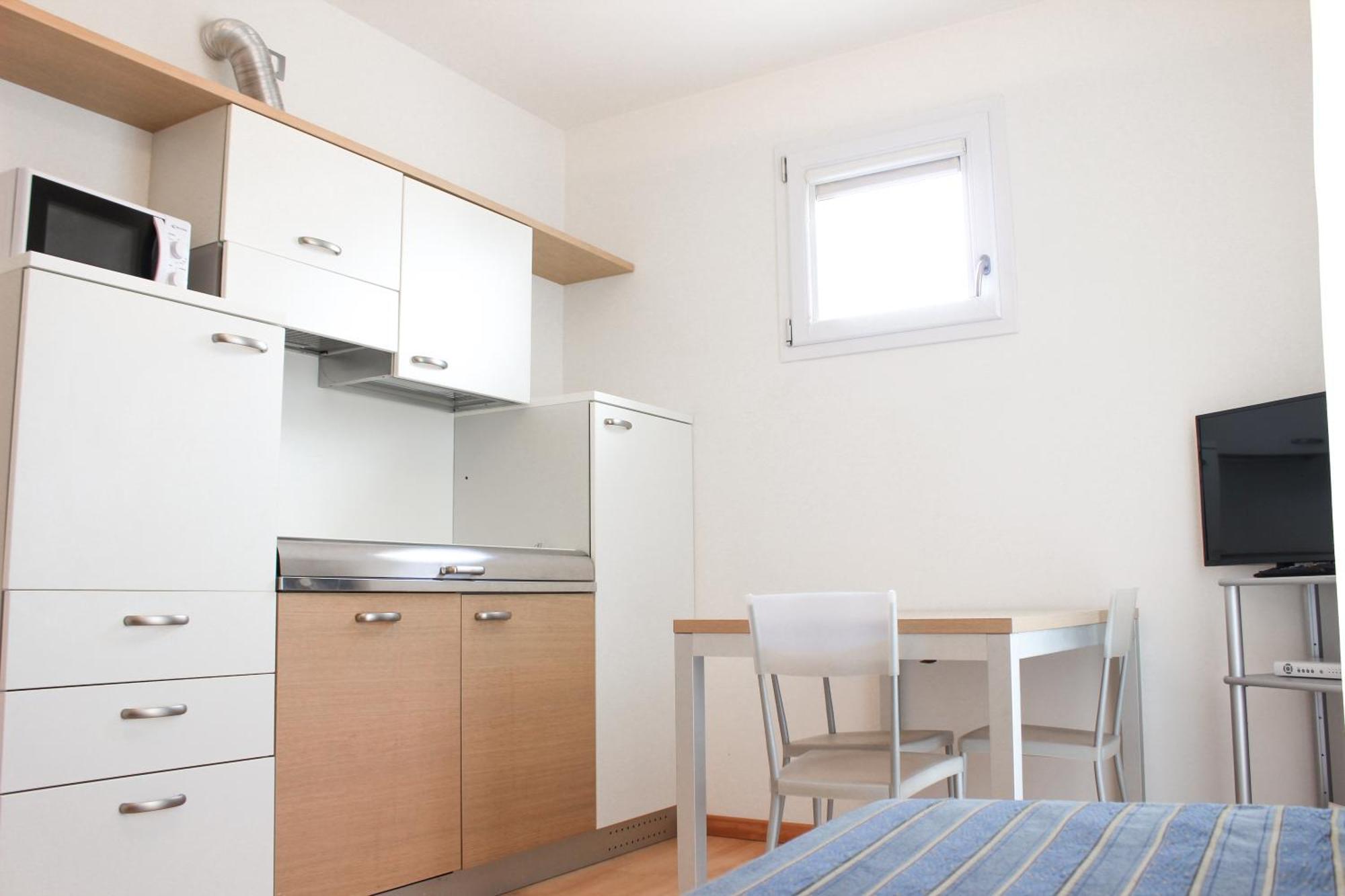 Royal Aparthotel 4*