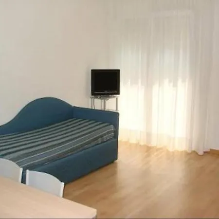 Royal Aparthotel 4*